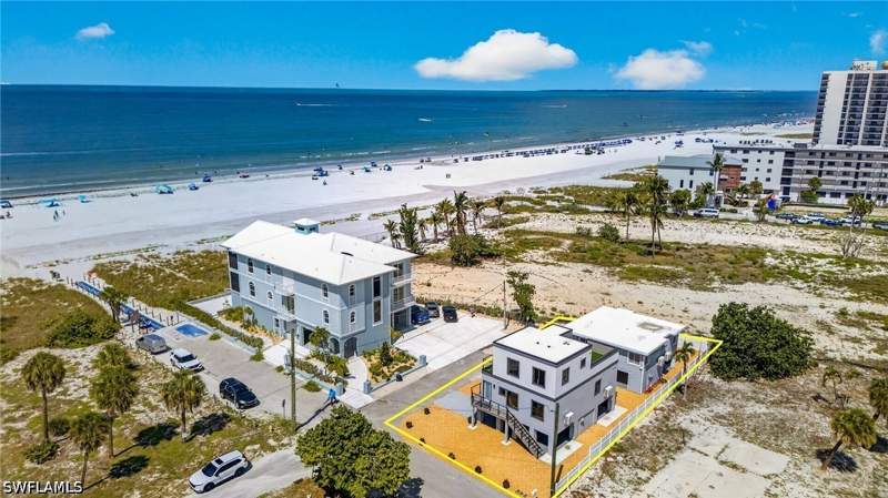 4 bedroom Condominium at 71 Mango St, Seagrape, Fort Myers Beach — photo 2