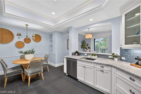 625 5th Ave S 302, Naples FL - photo 10 of 33