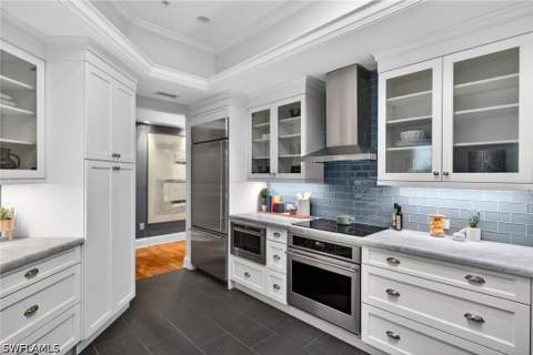 625 5th Ave S 302, Naples FL - photo 8 of 33