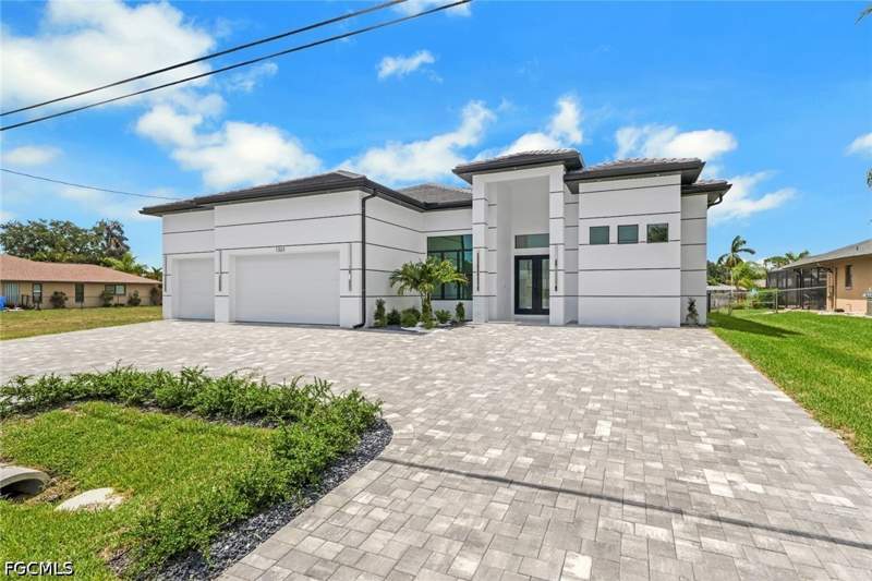 5 bedroom SingleFamilyResidence at 1323 SE 17th St, Cape Coral, Cape Coral — photo 2