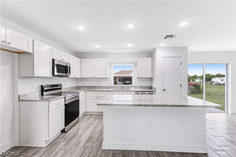 3 bedroom SingleFamilyResidence at 726 Camilla St E, Lehigh Acres, Lehigh Acres — photo 4