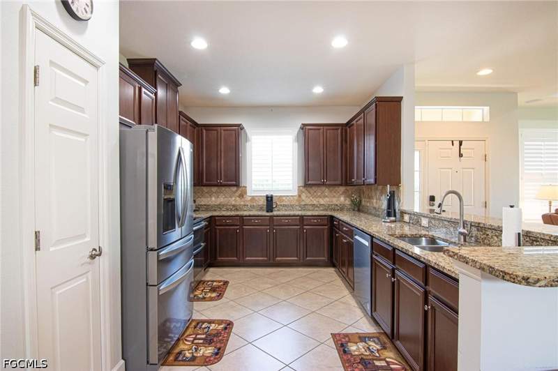3 bedroom SingleFamilyResidence at 2637 Vareo Ct, Sandoval, Cape Coral — photo 5