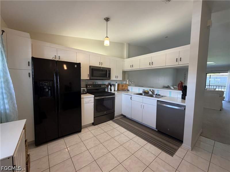 2 bedroom Condominium at 5735 Foxlake Dr 6, Foxmoor Village Condo, North Fort Myers — photo 4