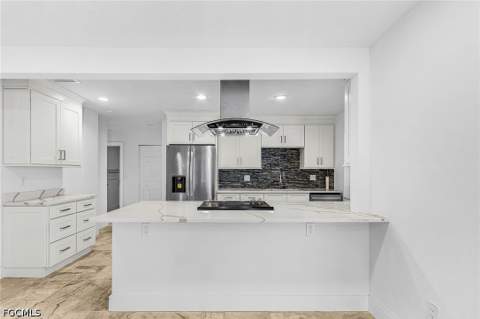209 Kingston Dr, Fort Myers FL - photo 10 of 41