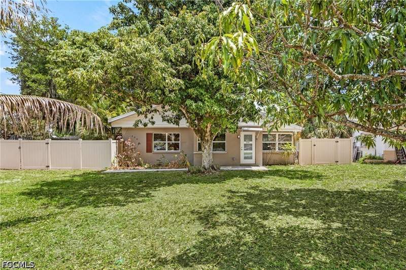 3 bedroom SingleFamilyResidence at 209 Kingston Dr, Fort Myers, Fort Myers — photo 2