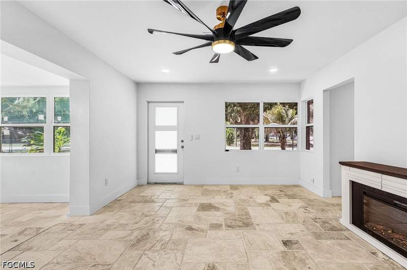 3 bedroom SingleFamilyResidence at 209 Kingston Dr, Fort Myers, Fort Myers — photo 3