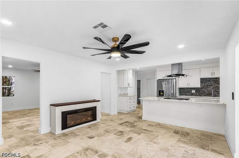 3 bedroom SingleFamilyResidence at 209 Kingston Dr, Fort Myers, Fort Myers — photo 5