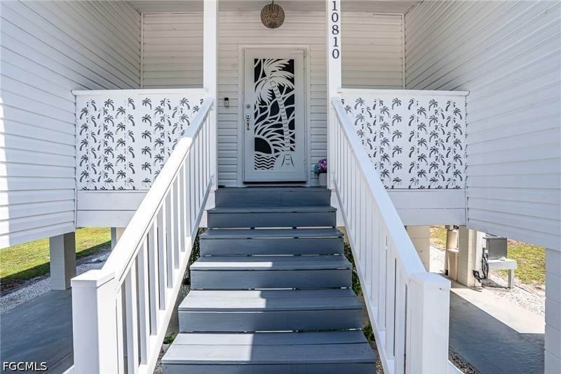 3 bedroom SingleFamilyResidence at 10810 Habitat Cir, Nesting Of Pine Island, Bokeelia — photo 2