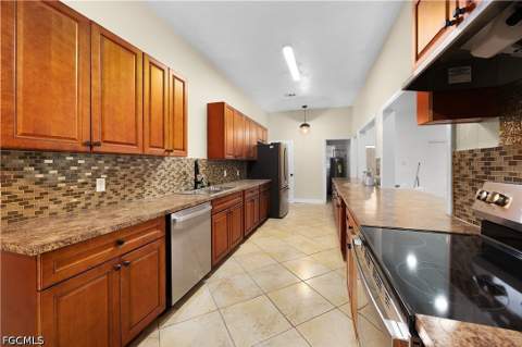 7823 Marx Dr, North Fort Myers FL - photo 8 of 27