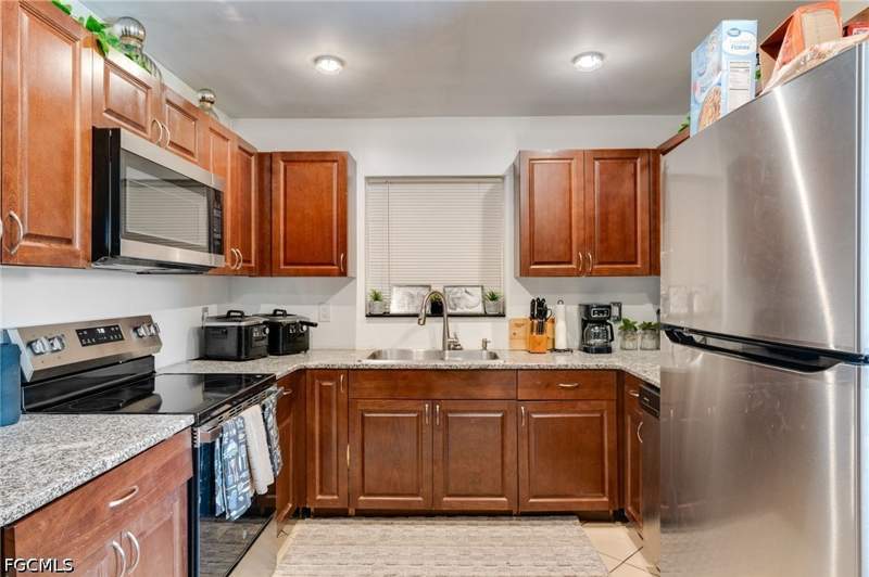 2 bedroom SingleFamilyResidence at 102 Oleander Rd, Lehigh Acres, Lehigh Acres — photo 2