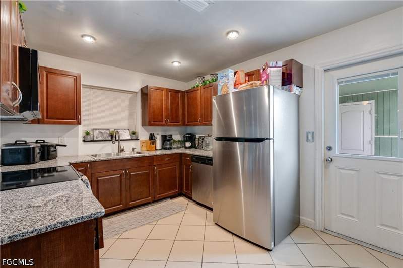 2 bedroom SingleFamilyResidence at 102 Oleander Rd, Lehigh Acres, Lehigh Acres — photo 3