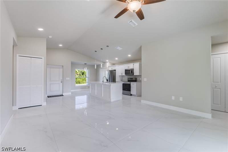 3 bedroom SingleFamilyResidence at 1962 Leghorn St, Greenbriar, Lehigh Acres — photo 4