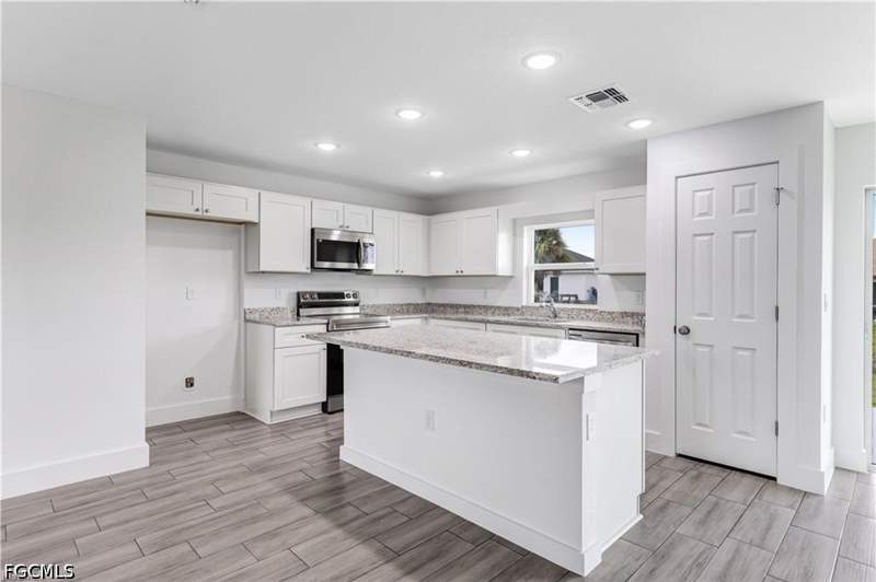 3 bedroom SingleFamilyResidence at 1242 Echard St E, Lehigh Estates, Lehigh Acres — photo 5