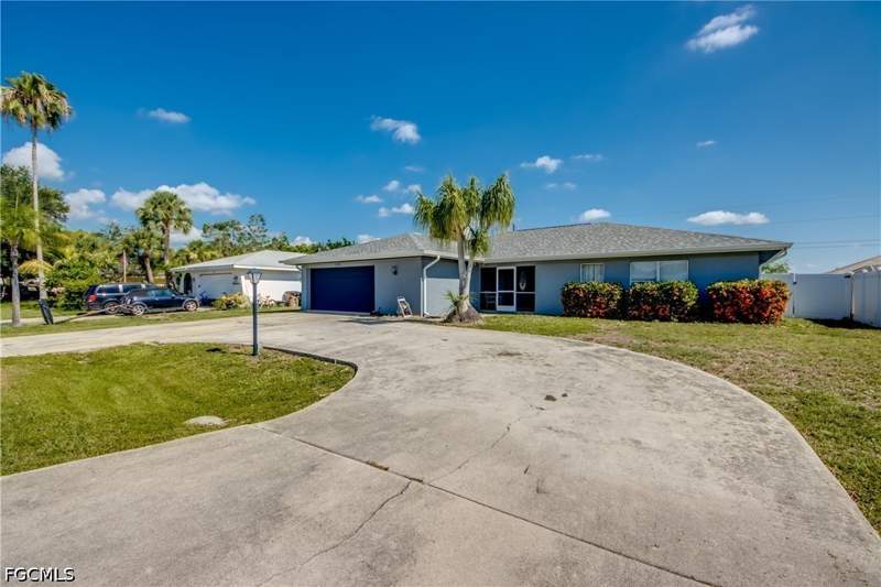 5 bedroom SingleFamilyResidence at 1131 SE 34th St, Cape Coral, Cape Coral — photo 2