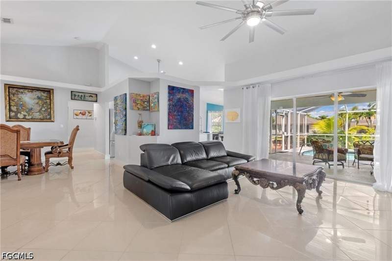 3 bedroom SingleFamilyResidence at 2101 SW 29th Ter, Cape Coral, Cape Coral — photo 2