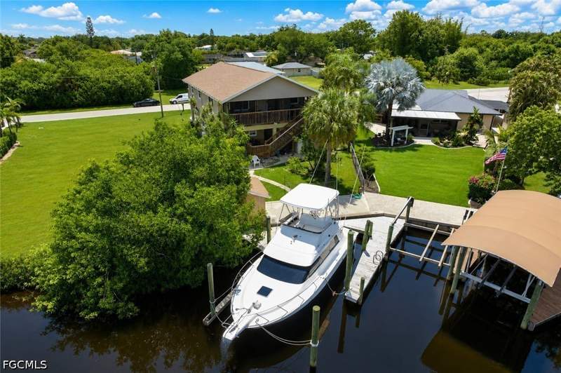 3 bedroom SingleFamilyResidence at 13442 Caribbean Blvd, Fort Myers Shores, Fort Myers — photo 3