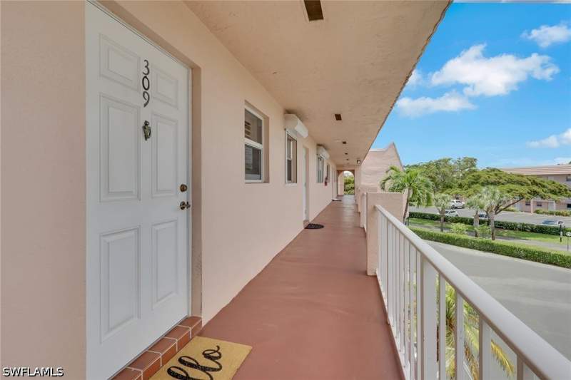 2 bedroom Condominium at 170 Turtle Lake Ct 309, Turtle Lake Golf Colony, Naples — photo 2