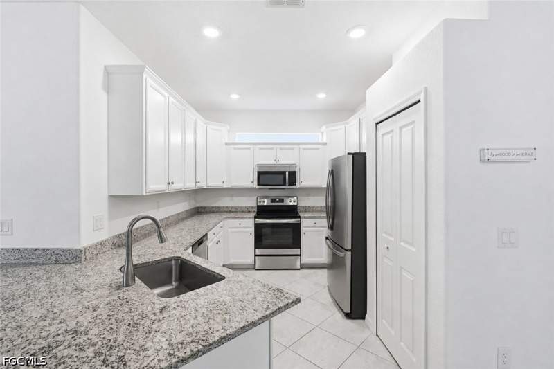 2 bedroom Attached at 1648 Alameda Dr, Orange Blossom Ranch, Naples — photo 2
