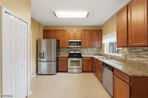 3818 Clearbrook Ln, Fort Myers FL - photo 10 of 47