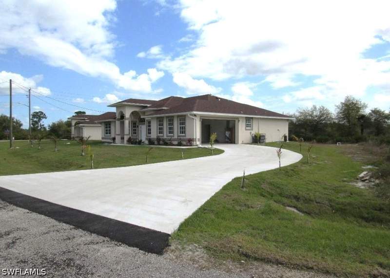 4 bedroom SingleFamilyResidence at 1896 Weldon Ave, Greenbriar, Lehigh Acres — photo 2