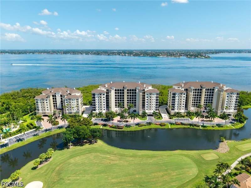 3 bedroom Condominium at 11620 Court Of Palms 202, Palmas Del Sol, Fort Myers — photo 2