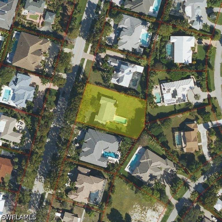 2 bedroom SingleFamilyResidence at 1608 Crayton Rd, Coquina Sands, Naples — photo 2