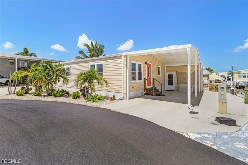 2 bedroom ManufacturedHome at 3121 Binnacle Ln, Cherry Estates, St James City — photo 3