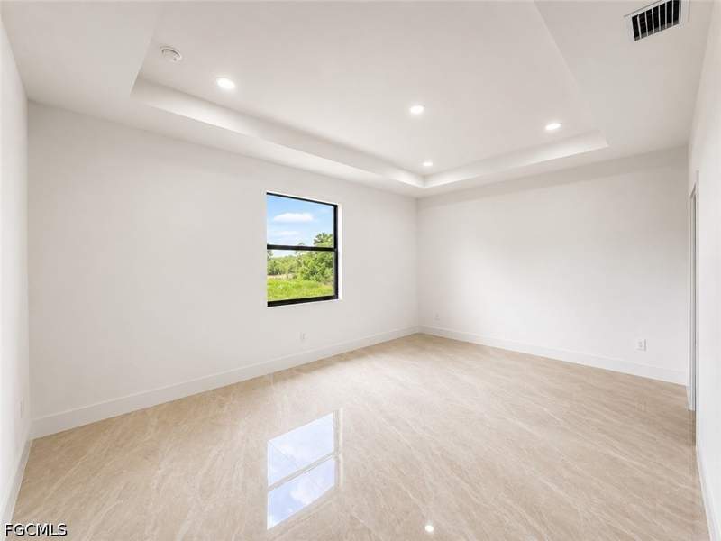 4 bedroom SingleFamilyResidence at 8022 Sunrise Cir, Port Labelle, Labelle — photo 5