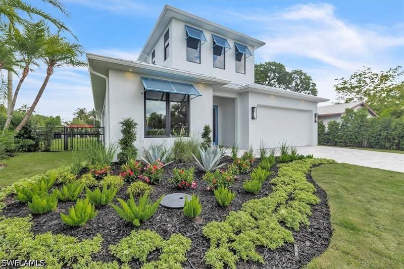5 bedroom SingleFamilyResidence at 1009 29th Ave N, Tacoma Park, Naples — photo 3