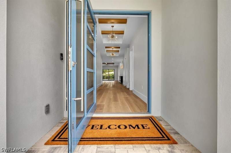 5 bedroom SingleFamilyResidence at 1009 29th Ave N, Tacoma Park, Naples — photo 4