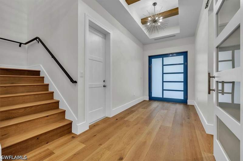 5 bedroom SingleFamilyResidence at 1009 29th Ave N, Tacoma Park, Naples — photo 5