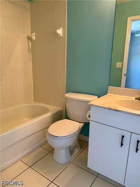 3618 Pine Oak Cir 105, Fort Myers FL - photo 11 of 24