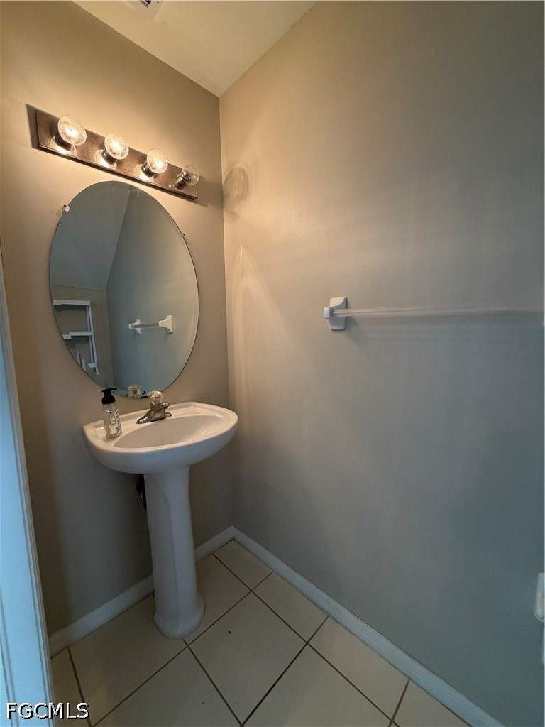2 bedroom Townhouse at 3618 Pine Oak Cir 105, Forest Lake Townhomes, Fort Myers — photo 5