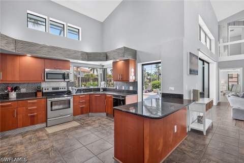 1124 Whiteheart Ct, Marco Island FL - photo 9 of 42
