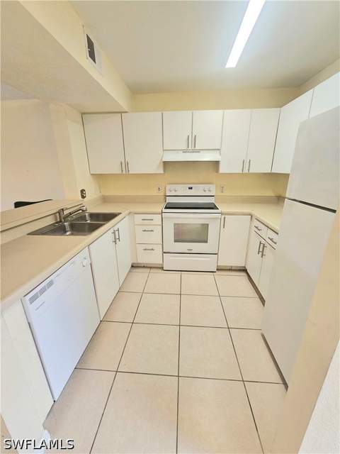 8284 Key Royal Cir 1312, Naples FL - photo 12 of 41