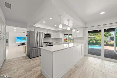 1040 Edgemere Dr, Fort Myers FL - photo 15 of 46