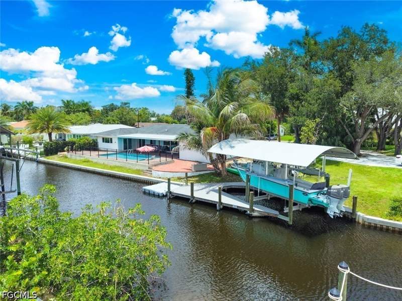 5 bedroom SingleFamilyResidence at 1040 Edgemere Dr, Edgemere Park, Fort Myers — photo 3