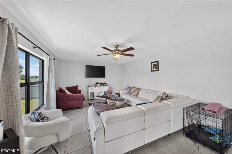 3 bedroom SingleFamilyResidence at 3903 NW 38th St, Cape Coral, Cape Coral — photo 4