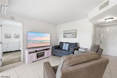 13240 White Marsh Ln 8, Fort Myers FL - photo 6 of 33