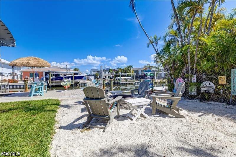 3 bedroom SingleFamilyResidence at 131 Egret St, Santini Cross Unrec, Fort Myers Beach — photo 4