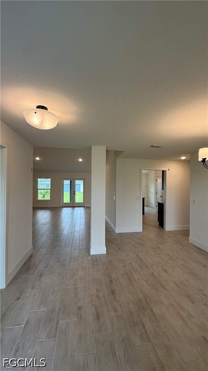 3 bedroom SingleFamilyResidence at 563 Windermere Dr, Greenbriar, Lehigh Acres — photo 5
