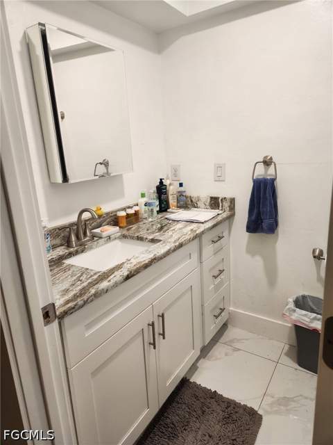 250 Alameda Ave, Fort Myers FL - photo 12 of 22