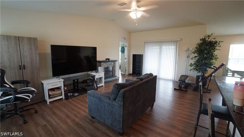 3 bedroom SingleFamilyResidence at 7012 Ramrod Cir, Labelle, Labelle — photo 3