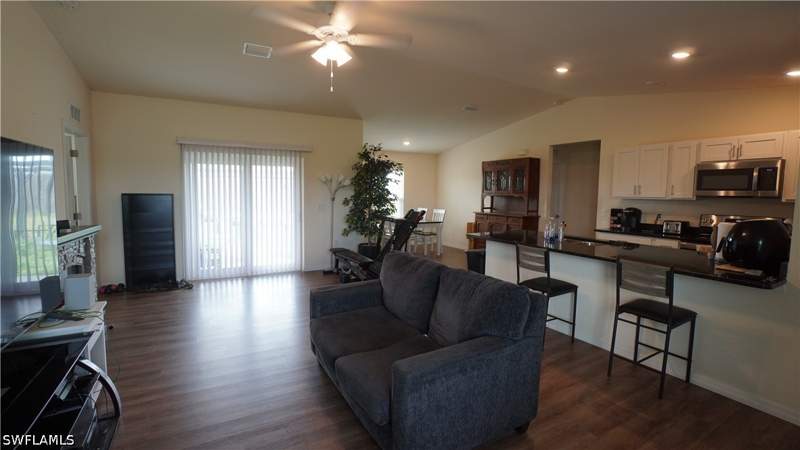 3 bedroom SingleFamilyResidence at 7012 Ramrod Cir, Labelle, Labelle — photo 4