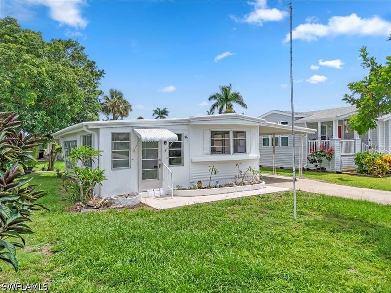 3 bedroom ManufacturedHome at 510 Menton Ln, Riviera Colony, Naples — photo 2