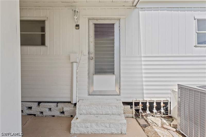 3 bedroom ManufacturedHome at 510 Menton Ln, Riviera Colony, Naples — photo 4
