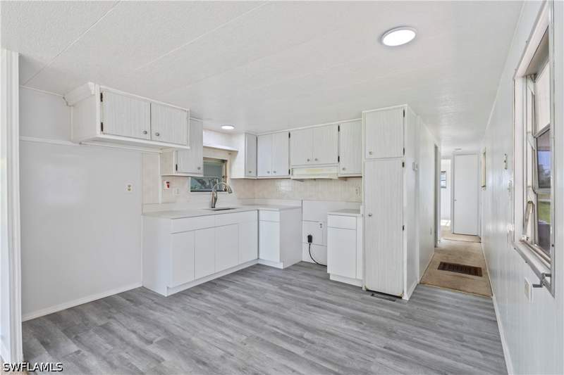 3 bedroom ManufacturedHome at 510 Menton Ln, Riviera Colony, Naples — photo 5