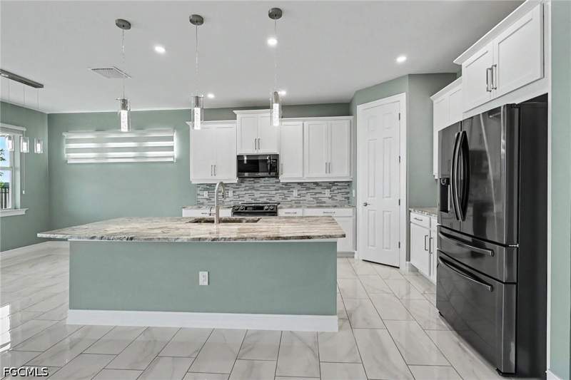 3 bedroom SingleFamilyResidence at 355 Spring Hill Lake Loop, Stonewater, Cape Coral — photo 2