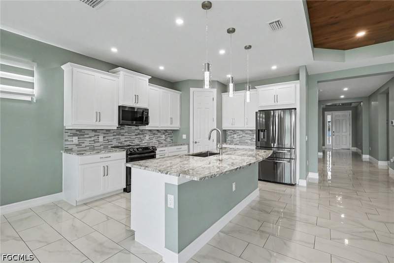 3 bedroom SingleFamilyResidence at 355 Spring Hill Lake Loop, Stonewater, Cape Coral — photo 3