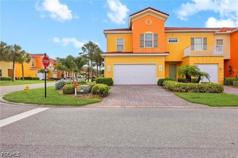 3 bedroom Townhouse at 16105 Via Solera Cir 101, Sail Harbour, Fort Myers — photo 2